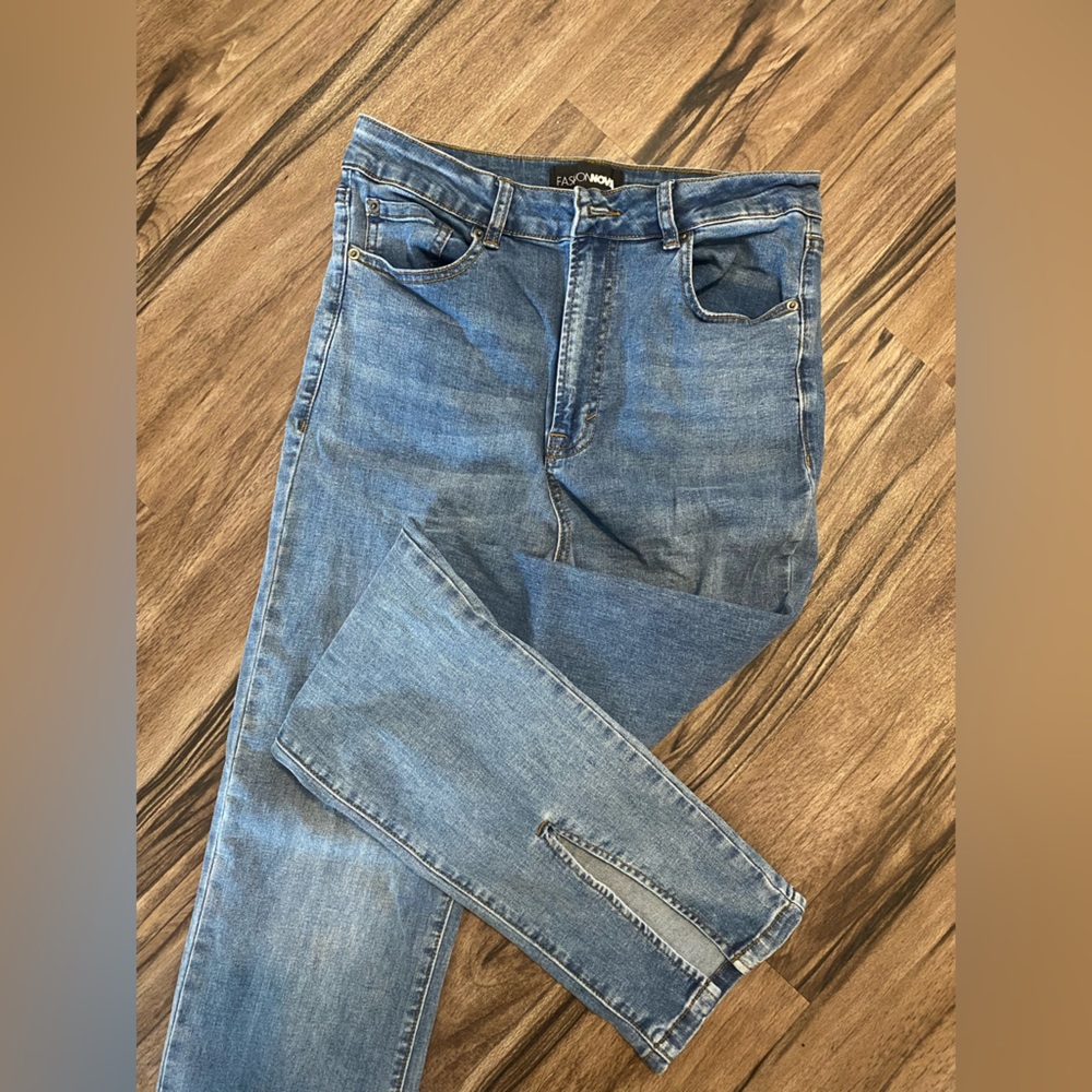 Blue skinny jeans with front slit 👖
